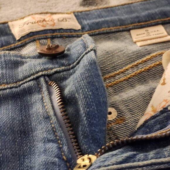 Frankie B Limited Edition Jeans - Embroidered Flower Pockets & Boot Cut Leg - Picture 10 of 13